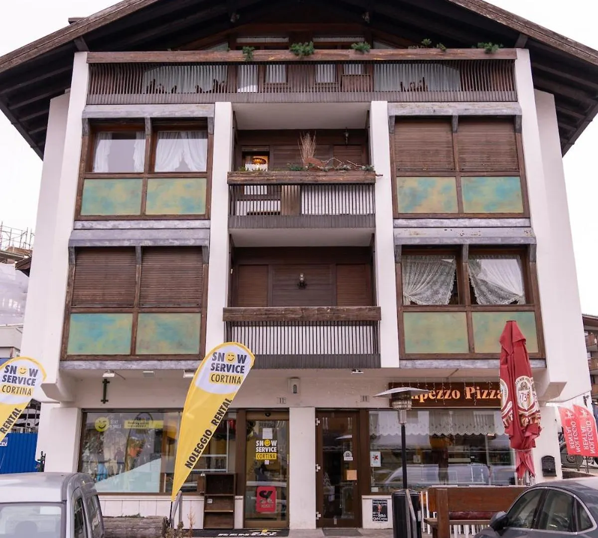 Cortina City Center Alpine Apartment With Private Garage コルティーナ・ダンペッツォ