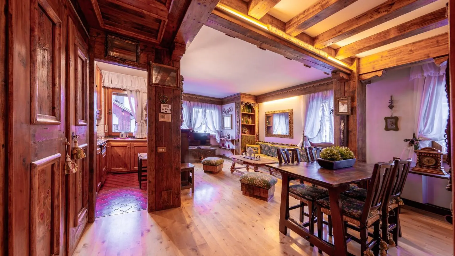 Cortina City Center Alpine Apartment With Private Garage コルティーナ・ダンペッツォ イタリア